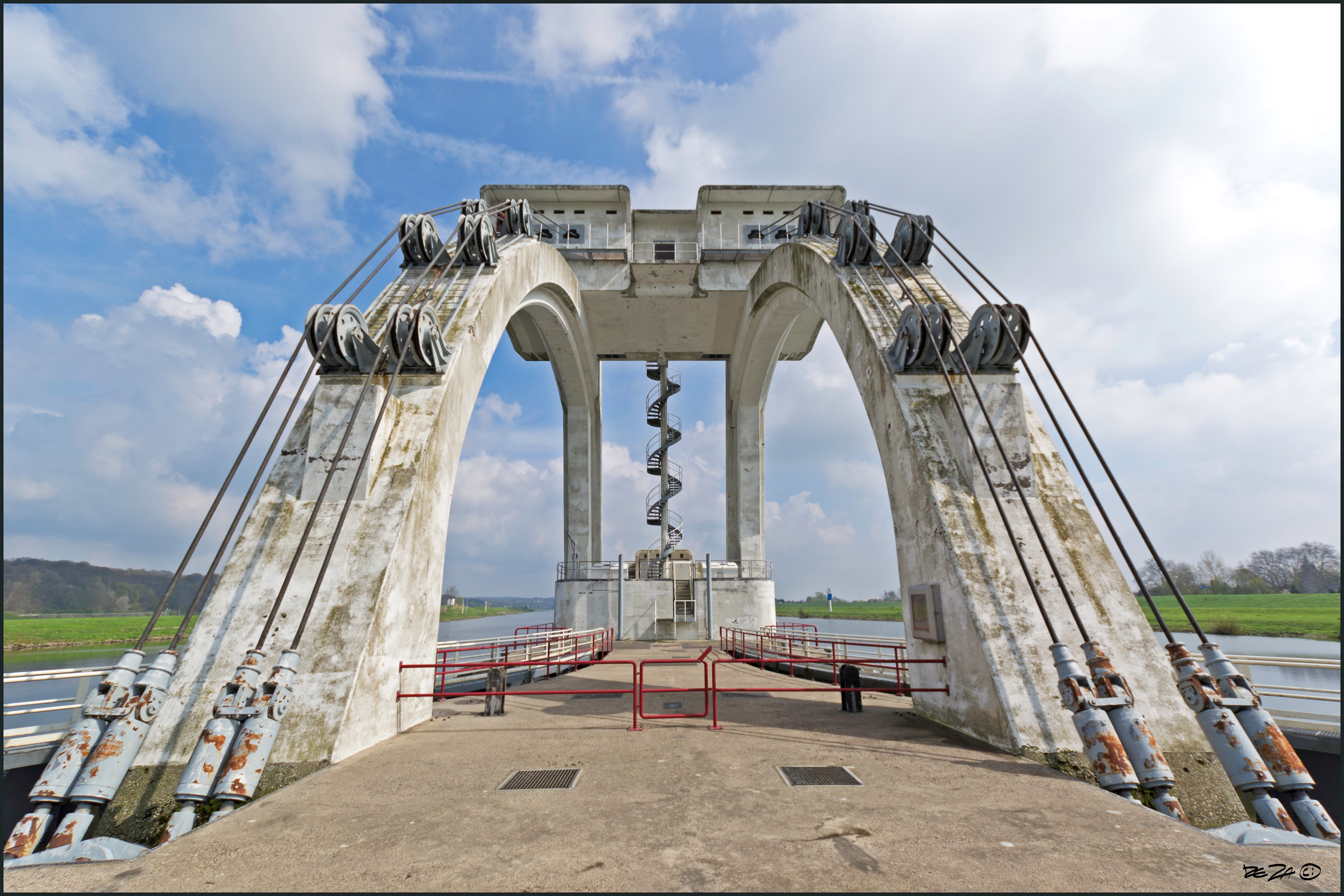 6925444224 532F146972 O