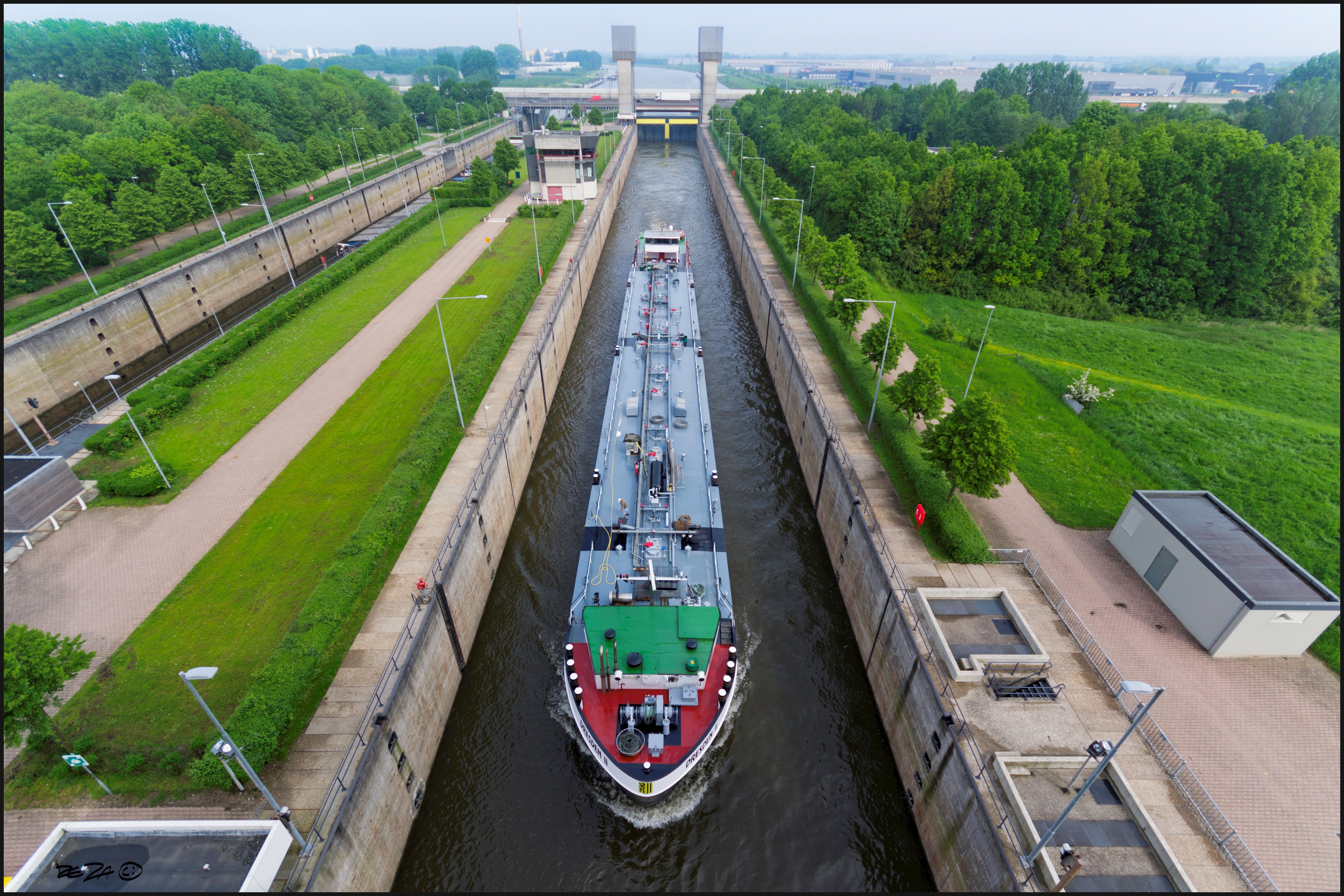 7257357804 4F8e94ce20 O